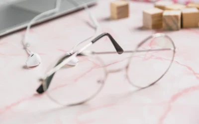 ¿Qué es el índice de refracción y cómo influye en el grosor de tus lentes?